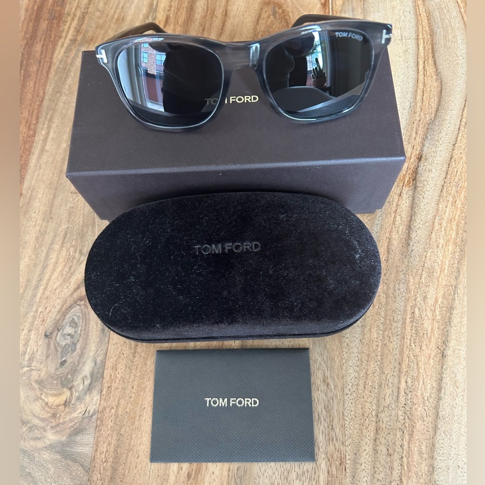 TOM FORD men’s sunglasses Hardly worn in excellent condition case &box included